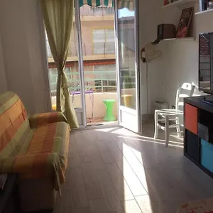 Centre Proche Et Commerces 60m2 Appartement Antibes